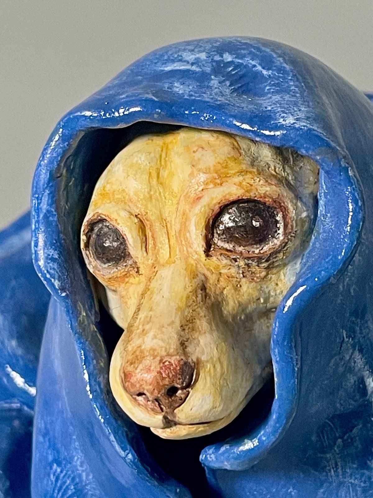 Face close-up of Madre Manta, from the Nature Shelter collection. Hand-made in Spain.