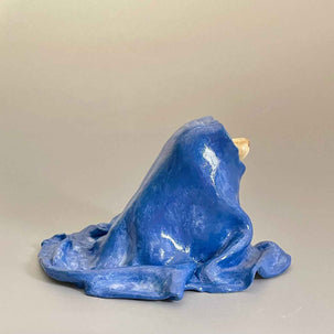 Back view of Madre Manta, from the Nature Shelter collection. Hand-made in Spain.