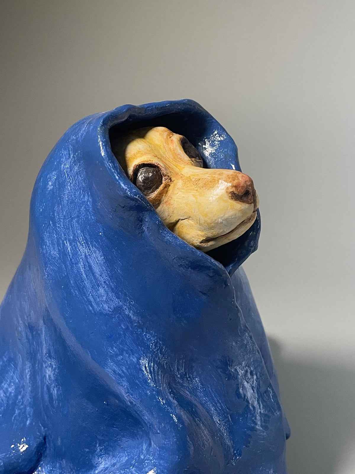 Right side view of Madre Manta, from the Nature Shelter collection. Hand-made in Spain.